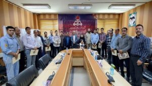 اهدا-لوح-خادمین-یادواره-بازی-دراز-31