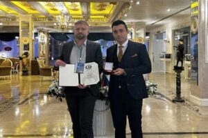 درخشش کارمند 1 درخشش کارمند 1